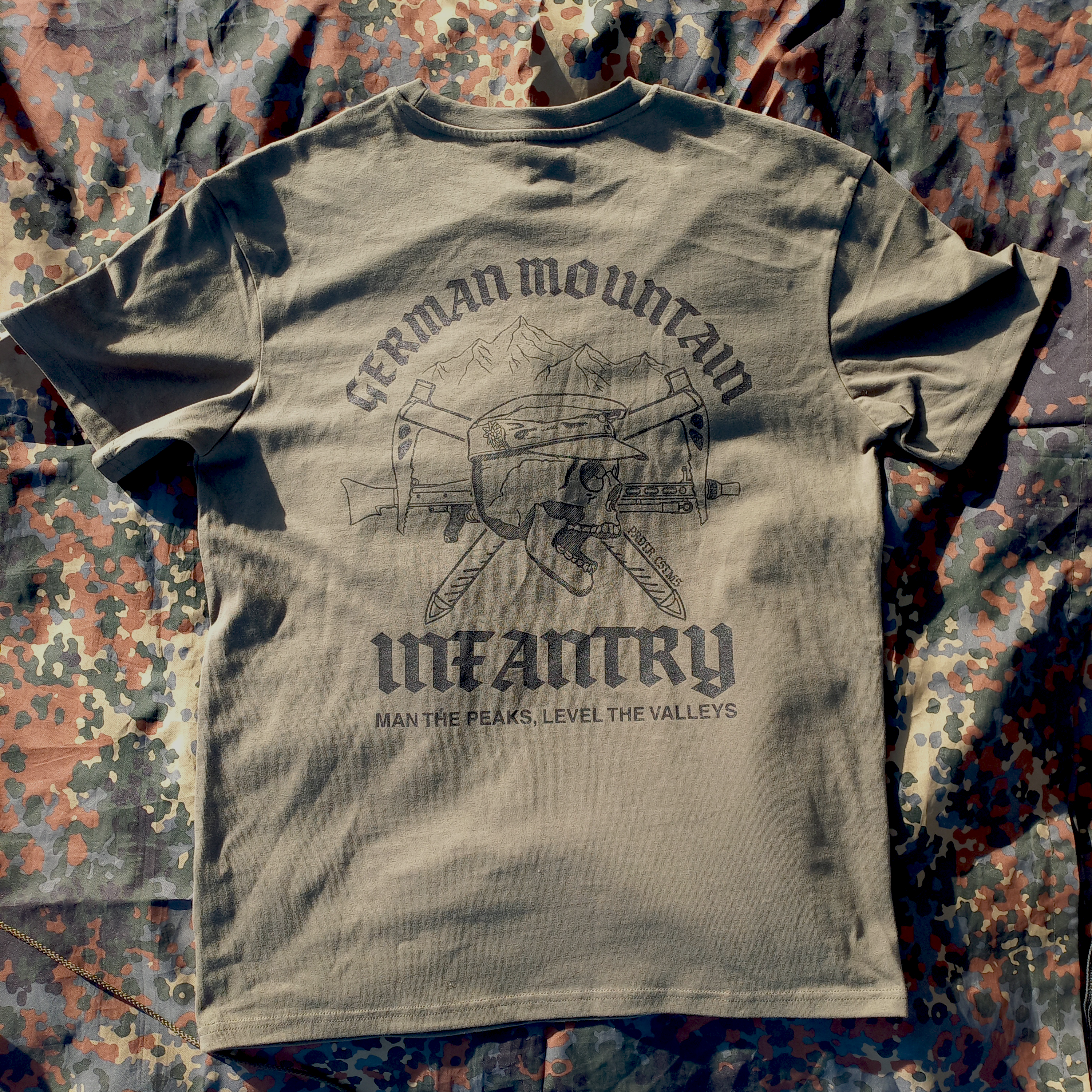 Gebirgsjäger Oversize Shirt Predator Customs – Detail Print Edelweiß