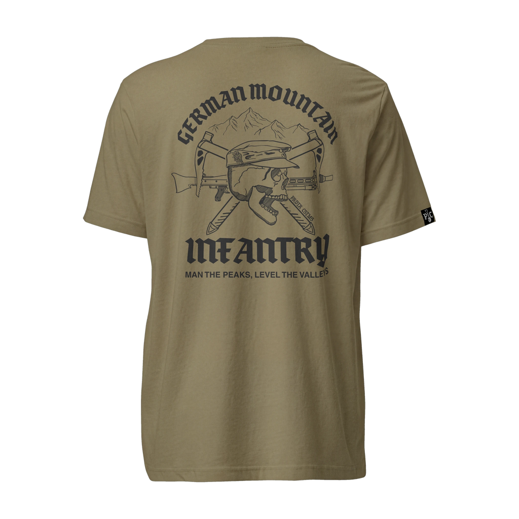 Gebirgsjäger Shirt in Oliv, Rückseite: Totenkopf mit Bergmütze und Eispickeln, Schriftzug German Mountain Infantry
