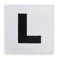 Schießbahnpatch Leitender, weiß mit schwarzem L, 10 x 10 cm